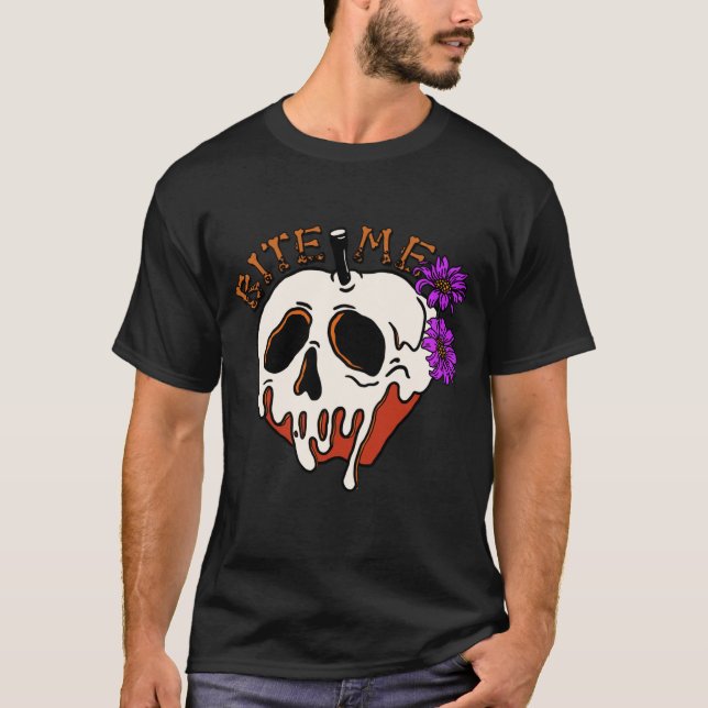 Bite Me - Halloween Skull Poison Apple & Flowers T-Shirt (Vorderseite)