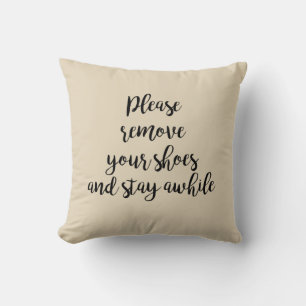 Bitte entfernen Sie Ihre Schuhe und Bleibe Sie ein Kissen