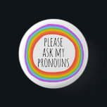 Bitte Frag meinen Pronouns-farbigen Regenbogenkrei Button<br><div class="desc">Dekorieren Sie Ihr Outfit mit diesem coolen Kunstknopf. Macht ein großartiges Geschenk! Sie können ihn anpassen und auch Text hinzufügen. Karo in meinem Shop für viel mehr Farben und Muster! Lass mir Bescheid,  wenn du auch etwas Gewohntes willst.</div>