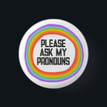 Bitte Frag meinen Pronouns-farbigen Regenbogenkrei Button<br><div class="desc">Dekorieren Sie Ihr Outfit mit diesem coolen Kunstknopf. Macht ein großartiges Geschenk! Sie können ihn anpassen,  Farben,  Schriftart ändern und auch Text hinzufügen. Karo in meinem Shop für viel mehr Farben und Muster! Lass mir Bescheid,  wenn du auch etwas Gewohntes willst.</div>