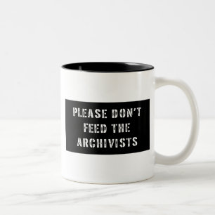 Bitte füttern Sie nicht die Archivare Zweifarbige Tasse
