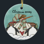 Bitte lassen Sie es Schnee Snowman Keepake Ornamen Keramikornament<br><div class="desc">Schneemänner und Pinguine mit aquamarinem Himmel und sanfte Schneeflocken fallen mit einem Bereich,  den Sie mit dem aktuellen Jahr auf einem Porzellan-Sake-Ornament,  das Sie sicher noch für die nächsten Jahre zu schätzen wissen,  personalisieren können.</div>
