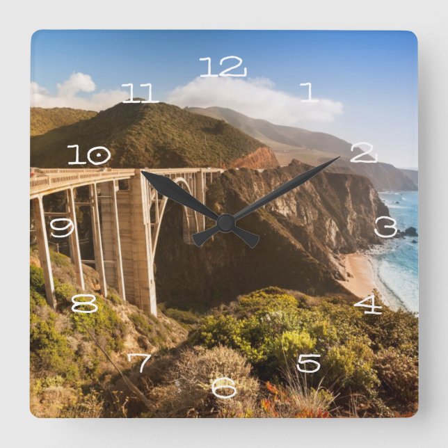 Bixby Bridge, Big Sur, Kalifornien, USA Quadratische Wanduhr (Vorderseite)