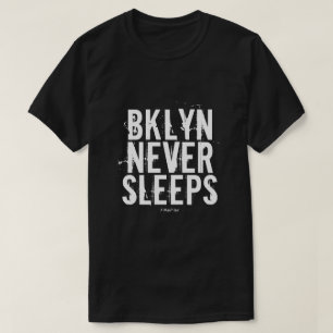 BKLYN NIEMALS SCHLAFEN - EIN MisterP-Shirt T-Shirt