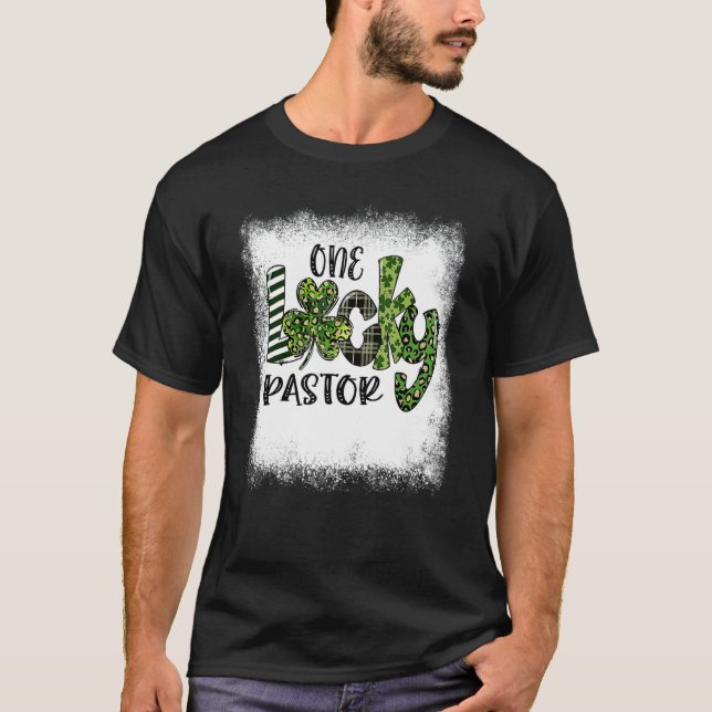 Blached St Patricks Day Leopard One Lucky Pastor T-Shirt (Vorderseite)