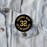 Black and Gold Football Mama Jersey Nummer<br><div class="desc">Freuen Sie sich auf Ihr Lieblings-Sportteam, Ihren Fußballspieler oder zeigen Sie einfach Ihren Schulstolz mit einem personalisierten Spirituosenknopf! Fügen Sie Ihren Schulnamen hinzu oder personalisieren Sie ihn mit einem Spielernamen und Jersey-Nummer. Ideal für Fußball, Basketball, Baseball und Fußball! Erstellen Sie individuelle Buttone für das ganze Team, Cheerleader, Eltern und Geschwister,...</div>