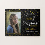 Black and Gold Glückwunschs Graduate Foto Abschlus Puzzle<br><div class="desc">Abschluss Foto Puzzle als ein Pfaustregel Geschenk mit Glückwunsch. Personalisieren Sie sich mit Foto des erfolgreichen Absolventen,  Schulname und Klasse der.</div>