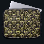 Black and Gold Posh Deko Fan Pattern Laptopschutzhülle<br><div class="desc">Dieses atemberaubende Deko-Motiv zeichnet sich durch ein goldenes Fanmuster vor schwarzem Hintergrund aus.</div>