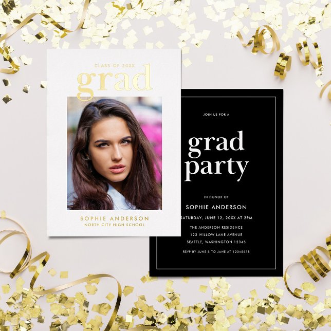 Black and Gold Serif Foto Graduation Party Folieneinladung (Von Creator hochgeladen)
