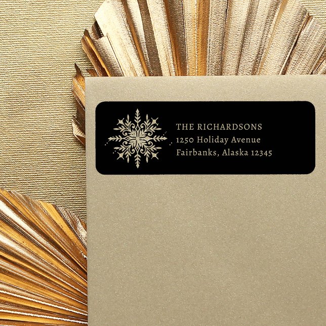 Black and Gold Snowflake Weihnachten Rücksendeadre (An elegant Christmas return address label, with a festive gold snowflake)