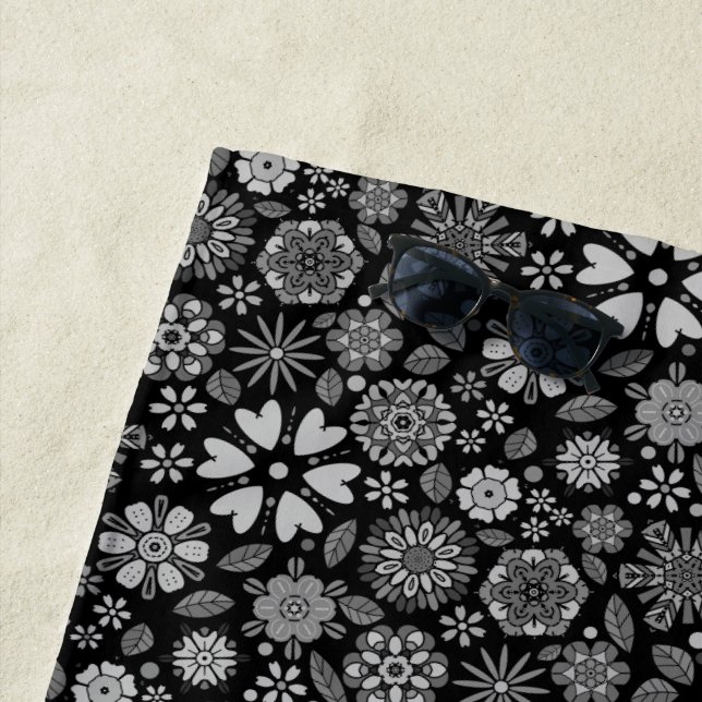 Black And Gray Retro Floral Art Seamless Pattern Strandtuch (Beispiel)