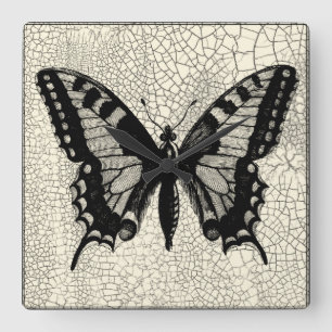 Black and White Butterfly on Cracked Background Quadratische Wanduhr
