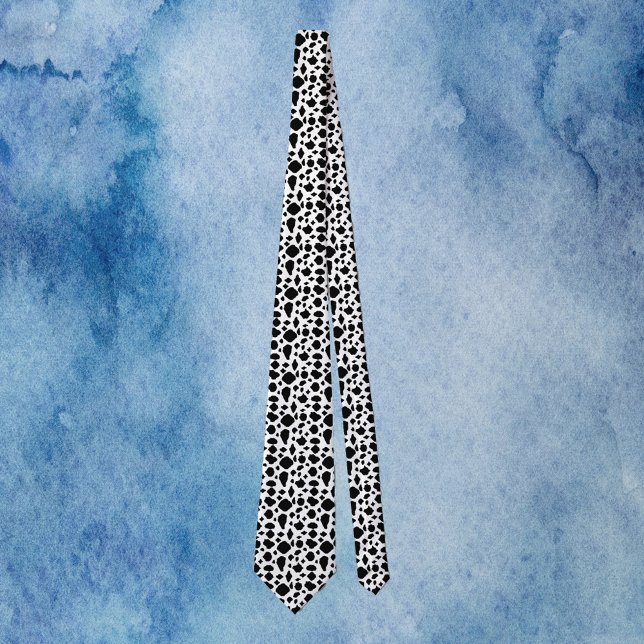 Black and White Cow Print Animal Pattern Krawatte (A tie with a black and white cow pattern)