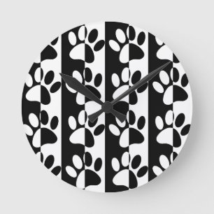 Black And White Dog Paws And Stripes Runde Wanduhr