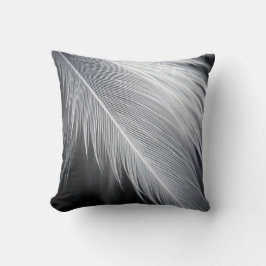 Black and White Feather  Throw Pillow Kissen