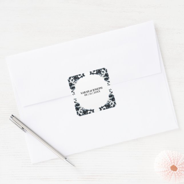 Black and White Floral Wedding Envelope Seal Quadratischer Aufkleber (Umschlag)