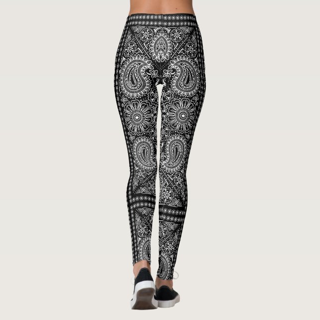Black and White Paisley Bandana Boho Leggings (Rückseite)