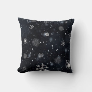 Black and White Snowflake Kissen