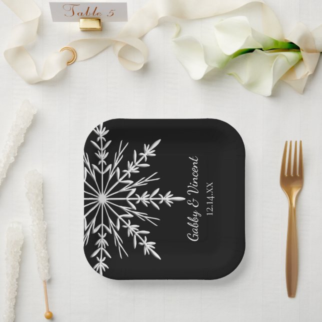Black and White Snowflakes Winter Wedding Pappteller (Hochzeit)