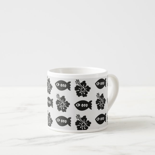 Black and White Tiki Fish and Flower Pattern Espressotasse (Vorderseite Rechts)