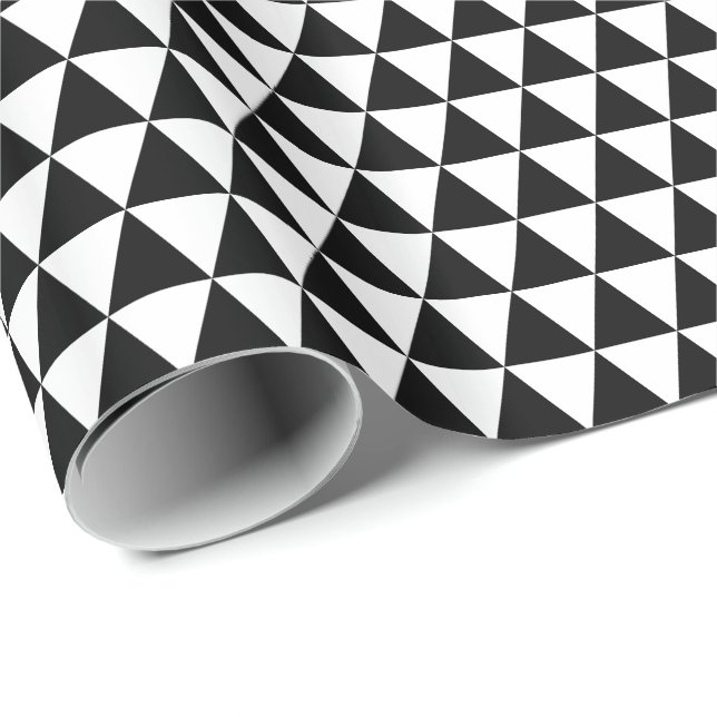 Black and White Triangle Geschenkpapier (Rolleneckpunkt)