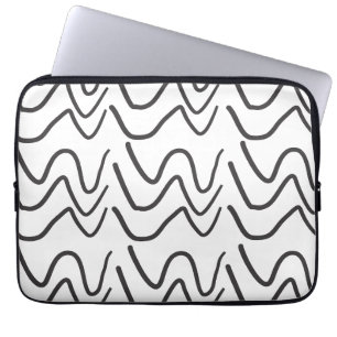 Black and White Wavy Stripe Pattern   Laptopschutzhülle