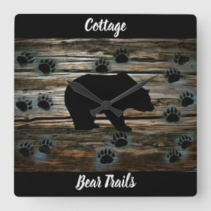 Black Bear Black Bear Paws Rustic Wood Quadratische Wanduhr