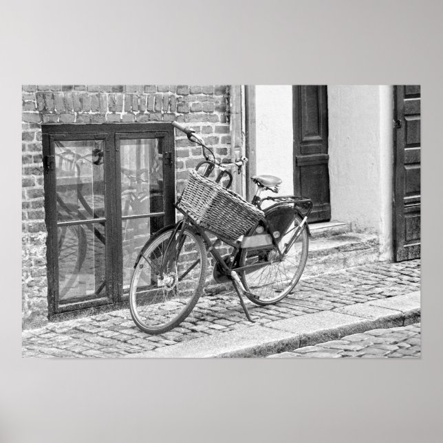 Black Bicycle with Big Basket, Kopenhagen, Dänemar Poster (Vorne)