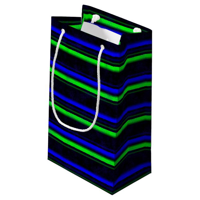 Black Blue Green Stripes Kleine Geschenktüte (Rückseite Schrägansicht)