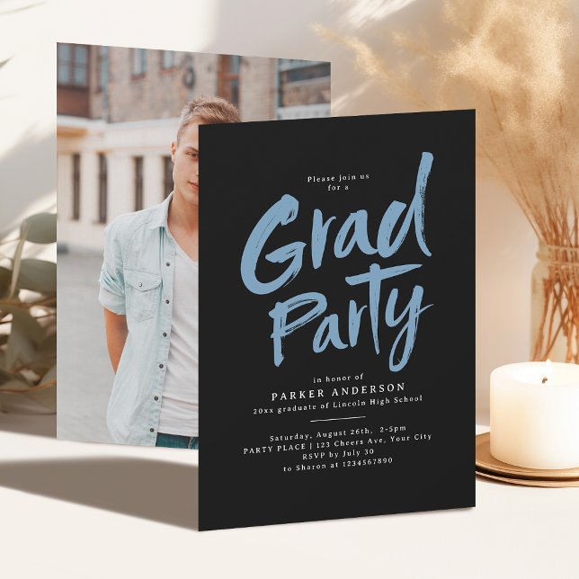 Black Blue Simple Modern Brush Script Grad Party Einladung (Black Blue Simple Modern Brush Script Grad Party Invitation)