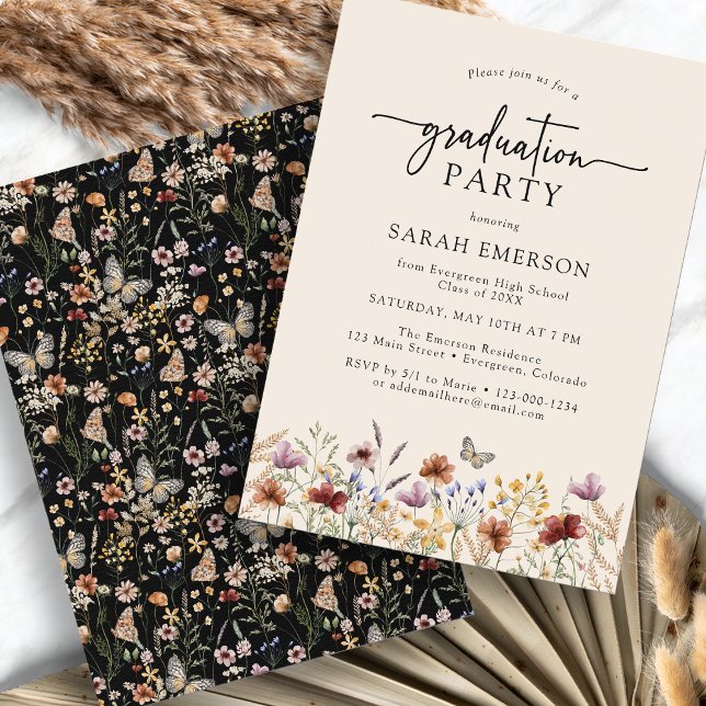 Black Boho Abschluss Einladung (Black Wildflower Boho Graduation Invitation with Butterfly by Painted Paperie
)
