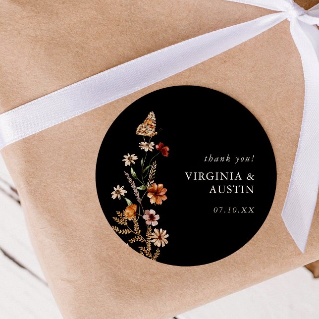 Black Boho Floral Classic Round Aufkleber (Black Boho Floral Classic Round Sticker with Butterfly by Painted Paperie
)