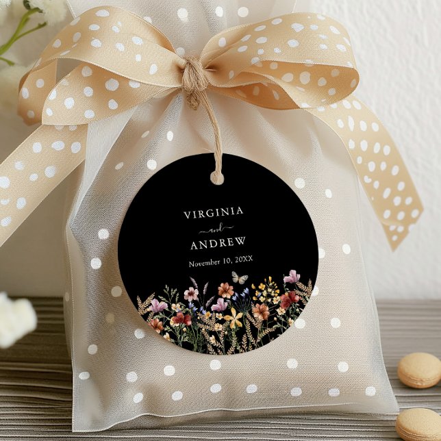 Black Boho Wildblume Geschenkanhänger (Black Boho Wildflower Favor Tags with Butterfly by Painted Paperie
)