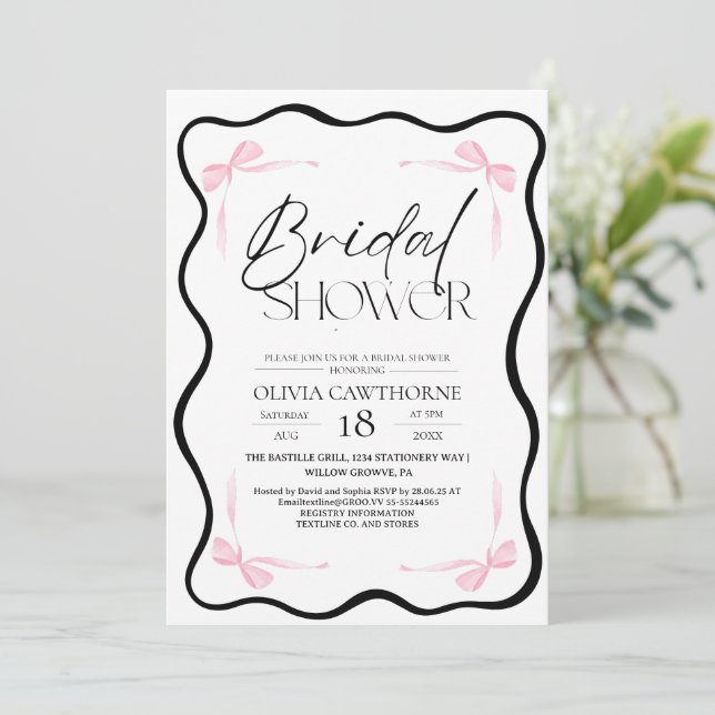 Black Bow  Bridal Shower Invitation Einladung (Stehend Vorderseite)