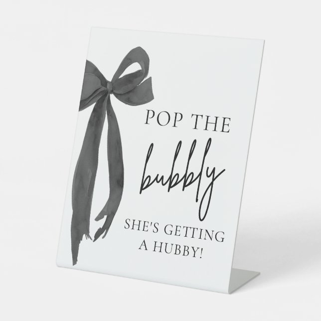 Black Bow Pop The Bubbly She's Getting Hubby Sign Sockelschild (Vorderseite)