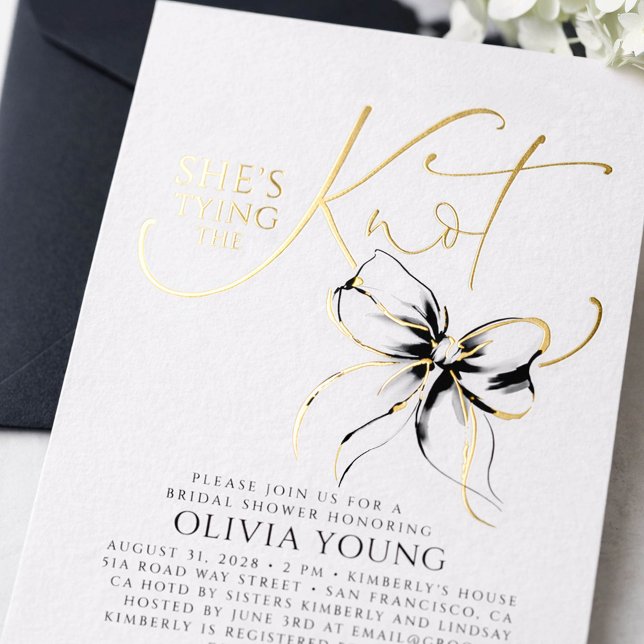 Black Bow She's Tying The Knot Bridal Shower Folieneinladung (Black Bow Bridal Shower Invitations)