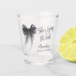 Black Bow She's tying the knot Bridal Shower Schnapsglas