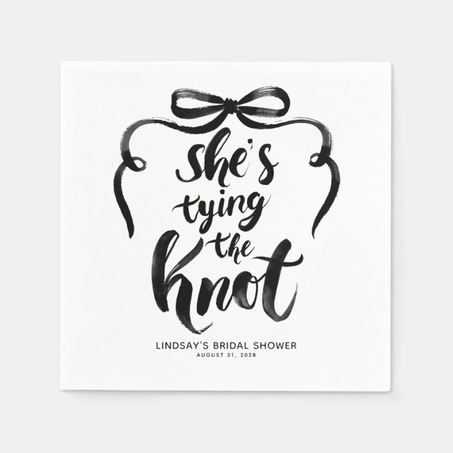 Black Bow She's Tying the Knot Bridal Shower Serviette (Vorderseite)