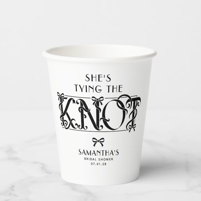 Black Bow She's Tying the Knot Chic Bridal Shower Pappbecher (Vorderseite)