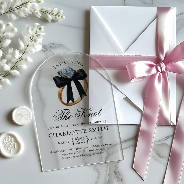 Black Bow - Sie heiratet Brautparty Acryleinladungen (Black Bow She's Tying the Knot Bridal Shower Acrylic Invitations)