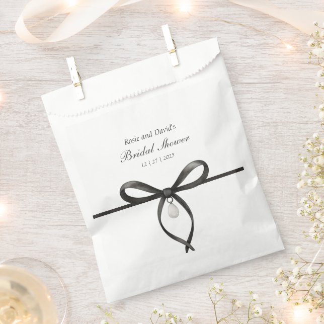 Black Bow With Pearl Old Money Style Bridal Shower Geschenktütchen (Ausgeschnitten)