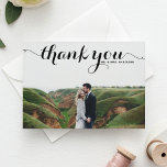 Black Calligraphy Script Wedding Foto Vielen Dank Postkarte<br><div class="desc">Whimsical und modern danke Ihnen Postcard mit schwarzer Kalligraphie Skript. Dieses Foto danke Ihnen postcard wird perfekt für Hochzeiten und Abschlüsse.</div>