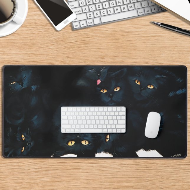 Black Cat Cuddle Schreibtischunterlage (Von Creator hochgeladen)