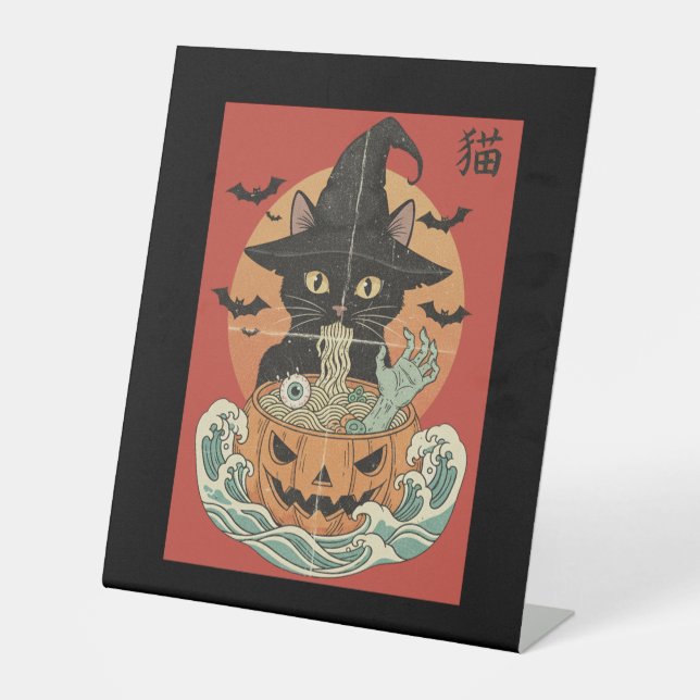 Black cat eats Japanese ramen for Halloween Sockelschild (Vorderseite)