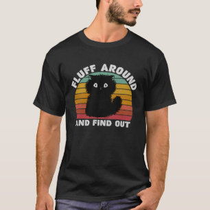 Black Cat Fluff umher und finden Sie heraus, Kinde T-Shirt