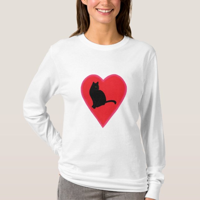 Black Cat in Blended Red and Pink Heart Tshirts (Vorderseite)