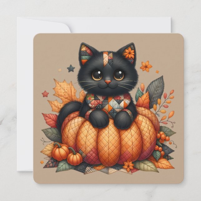 Black Cat on Pumpkin mit Herbst Quilt Muster Einladung (Vorderseite)