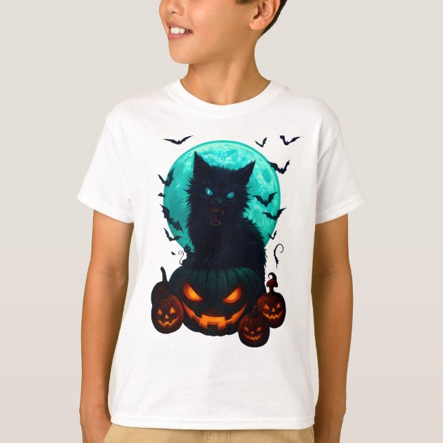 Black Cat on Pumpkins under Full Moon – Spooky Hal T-Shirt (Vorderseite)