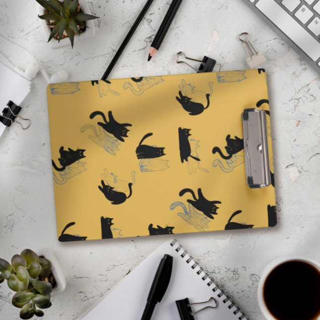 Black Cats on Mustard with Blue Outlines– Modern  Klemmbrett (Von Creator hochgeladen)