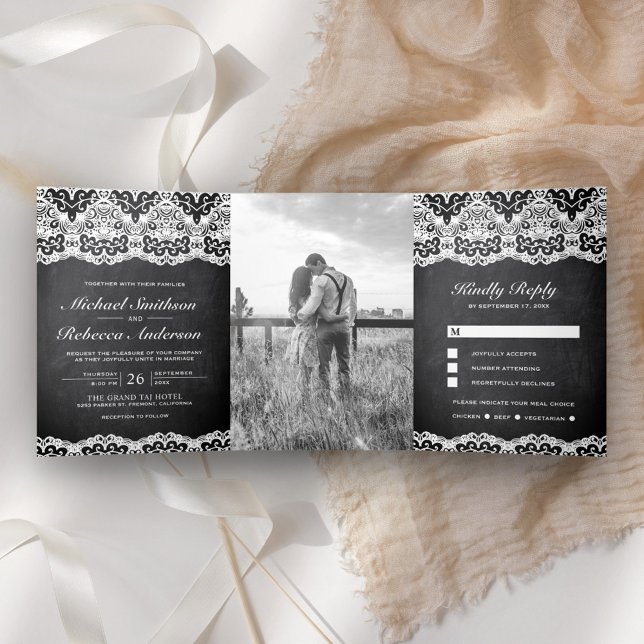 Black Chalkboard Country Lace auf einer Hochzeit Dreifach Gefaltete Einladung (Von Creator hochgeladen)